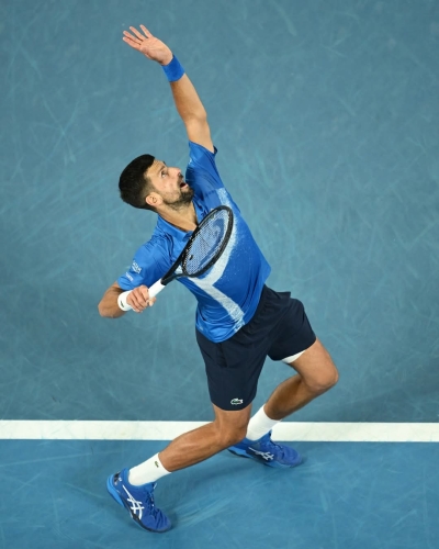 Abandona Novak Djokovic entre abucheos la semifinal del Abierto de Australia