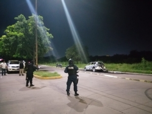 Hallan camioneta quemada, presuntamente de delincuentes del asalto mortal del pasado lunes