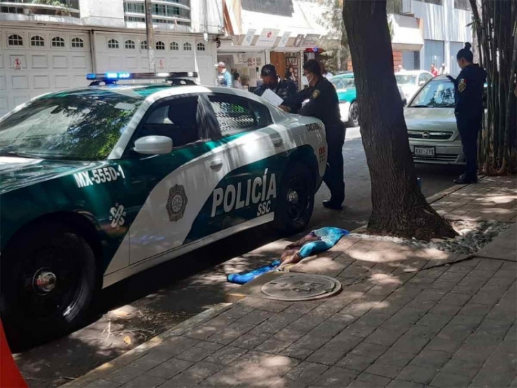 Abandonan feto en calles de la colonia Escand&oacute;n
