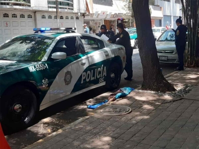 Abandonan feto en calles de la colonia Escand&oacute;n