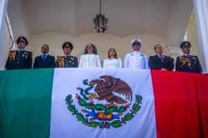 La Gobernadora Graciela Dom&iacute;nguez presencia el desfile por el 216 aniversario de la Independencia