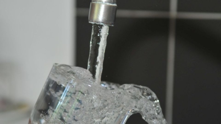 Alerta en EU: revelan que casi la mitad de agua para consumo est&aacute; letalmente contaminada