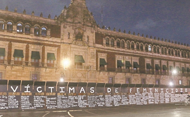 Convierten vallas en memorial de v&iacute;ctimas de feminicidio
