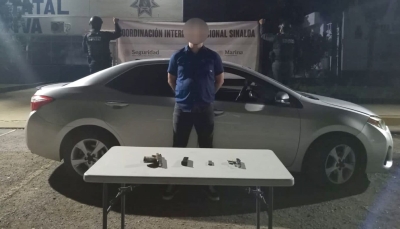 En Culiac&aacute;n, Grupo Interinstitucional asegura a un civil, un veh&iacute;culo y 2 armas con sus cargadores abastecidos