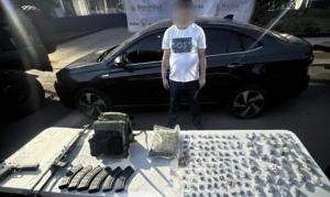 Grupo Interinstitucional asegura en Toscana Plus a un civil con arma larga y corta, cargadores abastecidos, drogas, un chaleco y un veh&iacute;culo