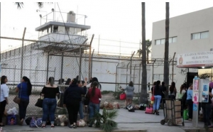 Hasta 3 mil 500 pesos cobran a familiares por entrar a ver a los reos, denuncian