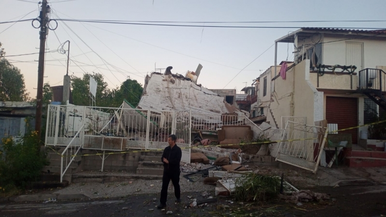 Fuerte explosi&oacute;n derrumba toda una vivienda en el fraccionamiento Los Pinos, Culiac&aacute;n