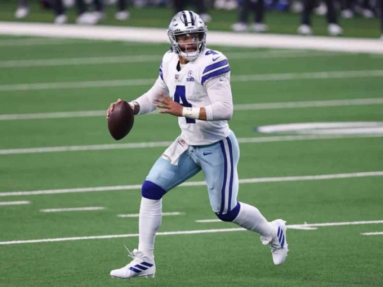 Dak Prescott se lastima el tobillo por sus zapatos