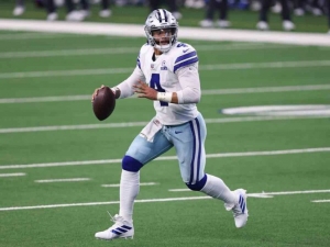 Dak Prescott se lastima el tobillo por sus zapatos