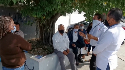 Maestros jubilados y pensionados exigen al Gobierno del Estado el pago de su aguinaldo