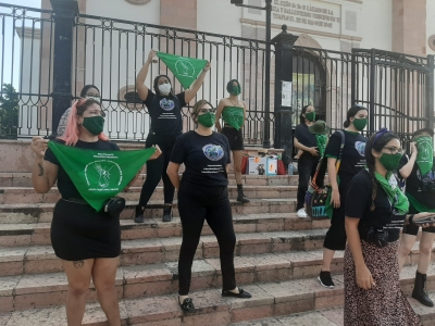 Feministas exigen a Cofepriss la reclasificaci&oacute;n de la Mifepristona para el aborto