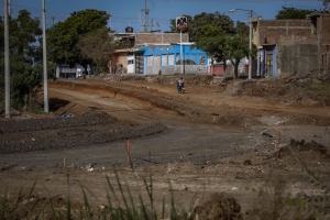 Las colonias populares tendr&aacute;n prioridad ahora, afirma Rocha en su gira por el puerto
