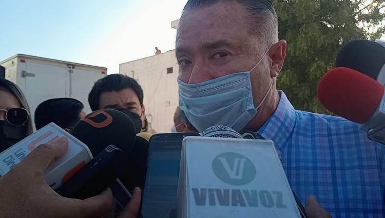 El gobernador de Sinaloa asegur&oacute; que no vetar&aacute; la ley de matrimonio igualitario