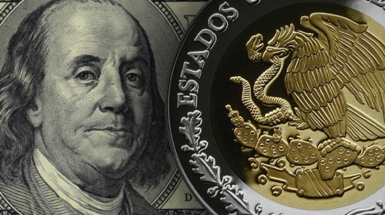 D&oacute;lar alcanza m&aacute;ximo hist&oacute;rico de 22.98 pesos en madrugada de jueves