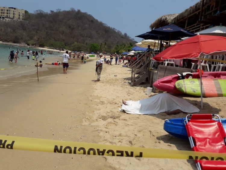 Muere turista espa&ntilde;ol mientras practicaba surf en playa de Oaxaca