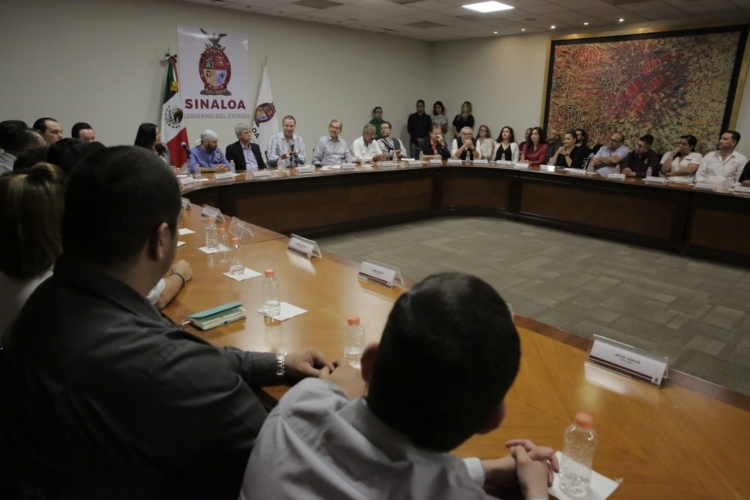 Gobernador ofrece cr&eacute;ditos de la Red Fosin a restauranteros ante bajas ventas por el Coronavirus