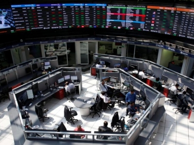 BMV abre el martes con ligera ganancia y el peso gana cerca de 50 centavos frente al d&oacute;lar