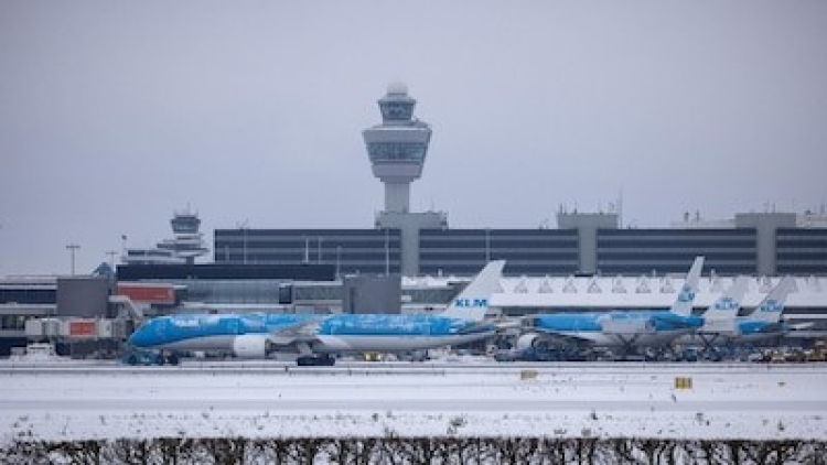 Nevada &lsquo;paraliza&rsquo; a Europa: Cancelan 940 vuelos y corridas de trenes en Par&iacute;s y &Aacute;msterdam