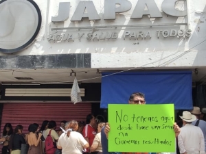 Protestan en Japac comerciantes de Culiac&aacute;n tras 4 d&iacute;as sin agua