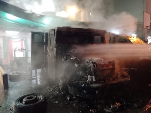 Se incendian dos camiones para el transporte de valores