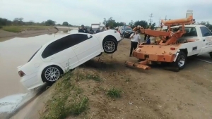 Cay&oacute; al canal humaya y pudo salir para contarlo