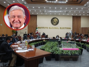 L&oacute;pez Obrador respalda que una mujer presida el INE; "suelen ser m&aacute;s honestas"