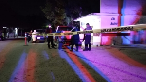 Trasladan cuerpo sin vida en la caja de una camioneta y los encuentra la polic&iacute;a