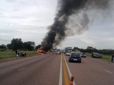 Violento Choque carretero en Sud&aacute;frica deja al menos 20 muertos