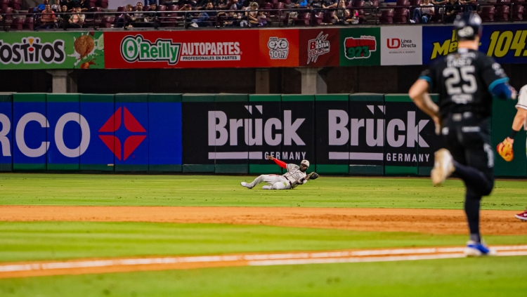 Tomateros barre a los Sultanes y llega a siete triunfos al hilo