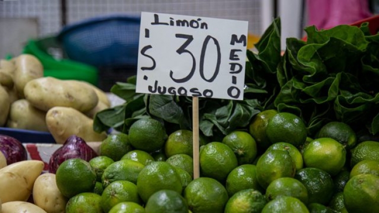 Inflaci&oacute;n en M&eacute;xico se modera a 7.13% pero duplica meta de Banxico