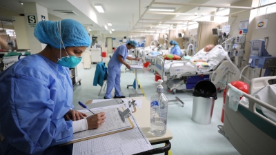 En 2 semanas se disparan 56% contagios en m&eacute;dicos