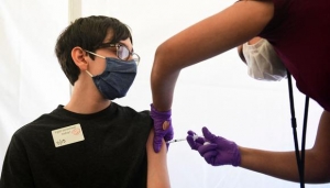 Estados Unidos exigir&aacute; vacuna contra Covid-19 a solicitantes de residencia permanente