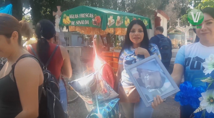 Llenan de globos y flores la tumba de Angelito, en el Pante&oacute;n Civil