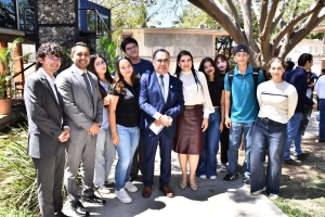 El Rector Jes&uacute;s Madue&ntilde;a entrega equipo especializado a la Facultad de Arquitectura y Dise&ntilde;o de Mazatl&aacute;n