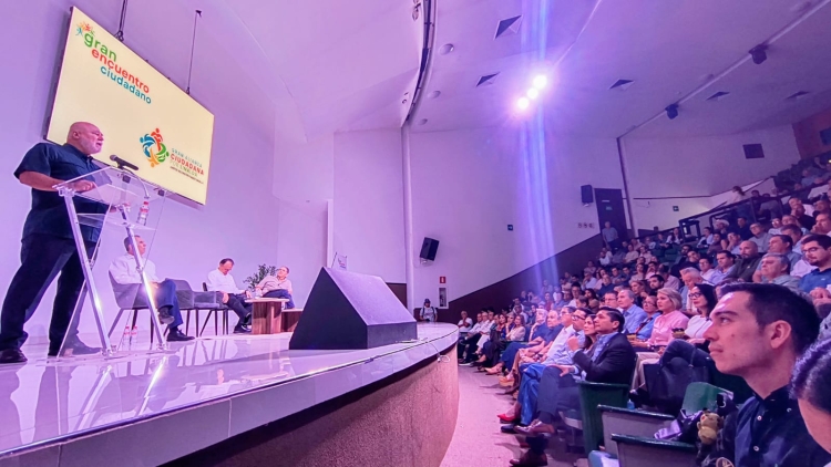 Con mensaje de rescate de Sinaloa Juan Habermann clausur&oacute; el Encuentro Ciudadano