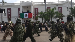 Lucido desfile de la artiller&iacute;a militar y civil al conmemorarse 213 a&ntilde;os de la Independencia