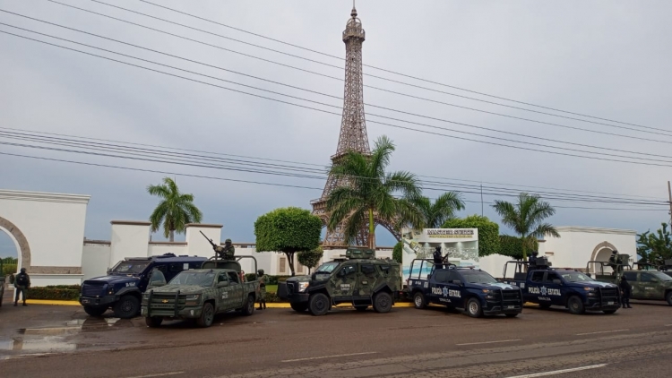 Militares y polic&iacute;as estatales liberan a mujer secuestrada del Motel Par&iacute;s