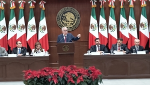 Defensores de los bienes p&uacute;blicos se manifiestan en el 4to. Informe del Gobernador Rub&eacute;n Rocha Moya