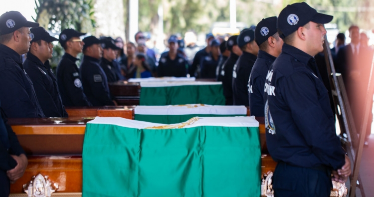 En M&eacute;xico han sido asesinados 953 polic&iacute;as en 25 meses; Matan 1 agente al d&iacute;a