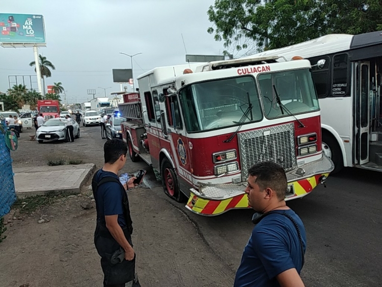 Una de unidad de Bomberos queda sin frenos en Las Flores
