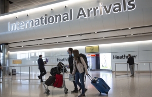 Viajeros de Am&eacute;rica Latina no est&aacute;n exentos de la cuarentena impuesta en Inglaterra