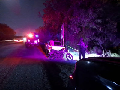 Hallan el cuerpo de una mujer posiblemente asesinada a golpes, en la carretera M&eacute;xico 15, en la sindicatura de Pericos