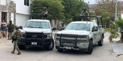 Persecuci&oacute;n deja un detenido, un militar lesionado y veh&iacute;culos asegurados en Las Quintas, en Culiac&aacute;n