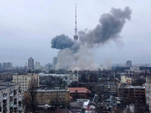 Rusia bombardea torre de televisi&oacute;n de Kiev; hay al menos 5 muertos