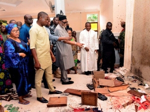 Sube a 40 el n&uacute;mero de muertos tras el ataque a una iglesia en Nigeria