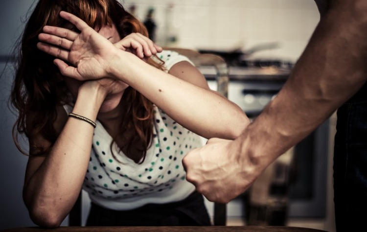 En marzo 3 729 mujeres pidieron auxilio al d&iacute;a con el aumento de la violencia de g&eacute;nero