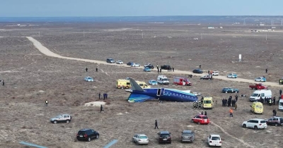 32 sobreviven al estrellarse avi&oacute;n en Kasajist&aacute;n
