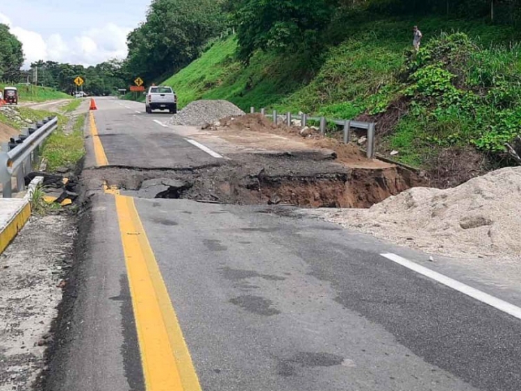 Lluvias colapsan puente reci&eacute;n construido en Escuintla, Chiapas