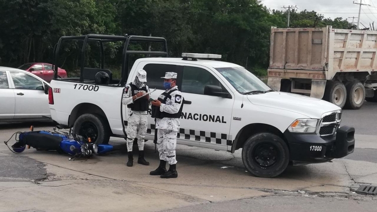 Motociclista choca contra patrulla de la Guardia Nacional y muere, en Mazatl&aacute;n