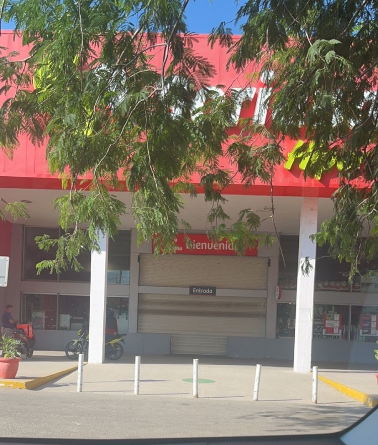 Civiles armados causan p&aacute;nico en un Centro Comercial de La Campi&ntilde;a